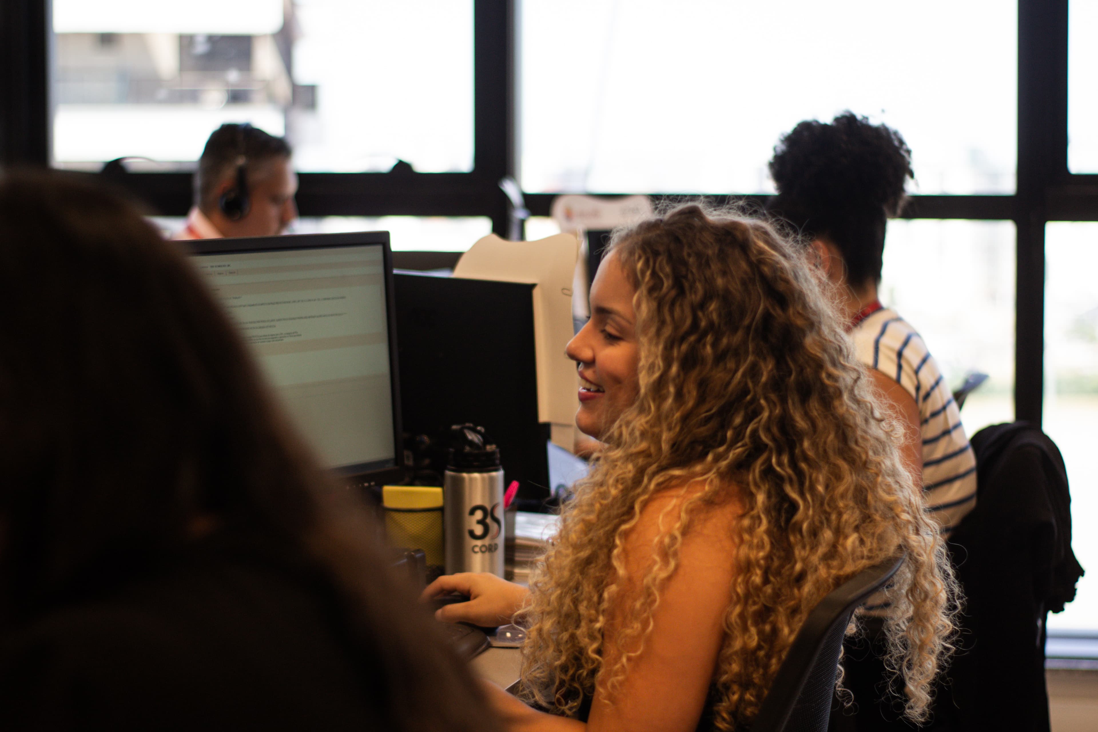 Equipe 3S Corp atendendo clientes