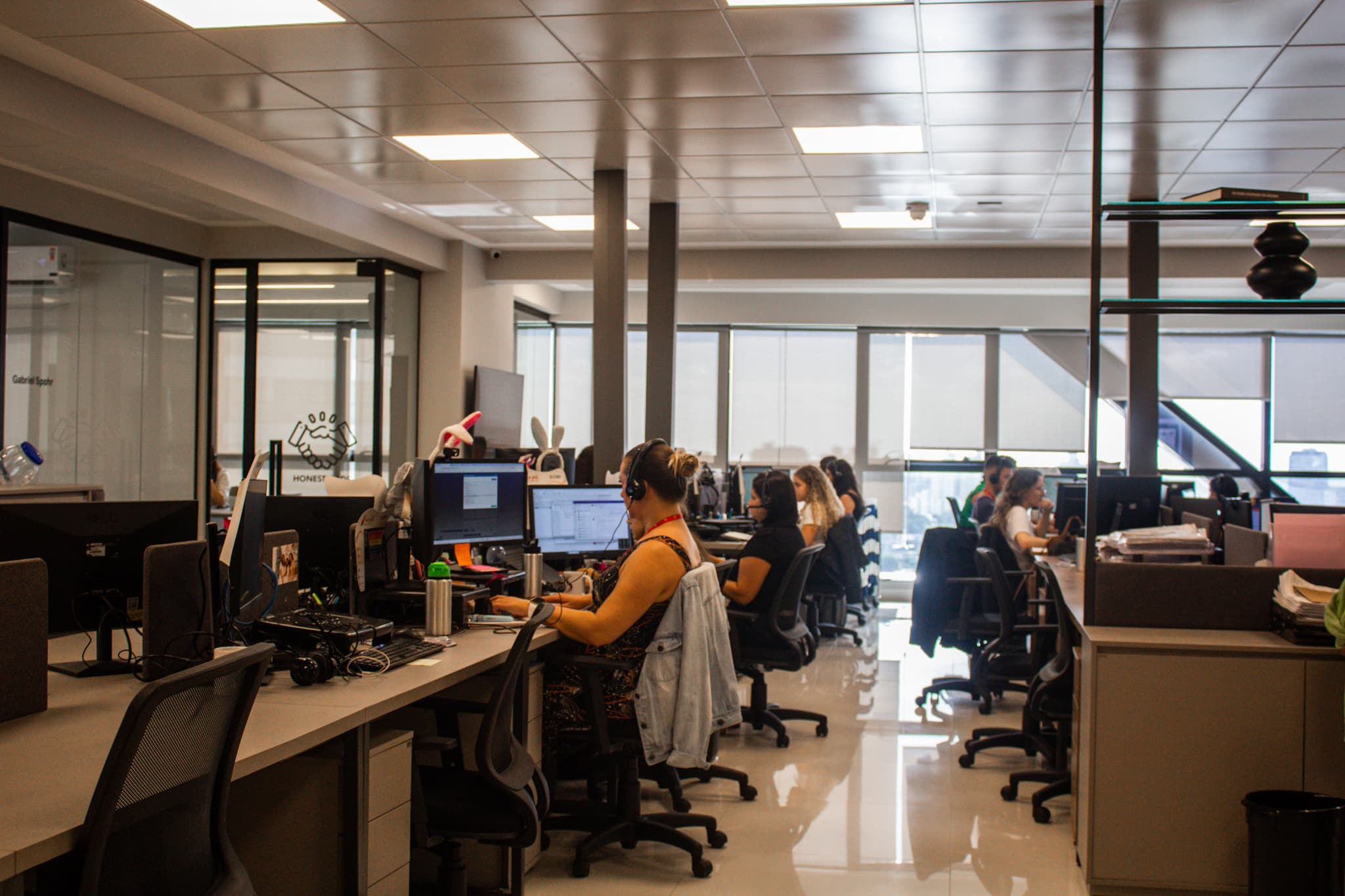 Equipe 3S Corp atendendo clientes